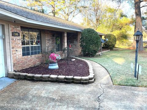 140 Pickford Ln, Jackson, MS 39211 photo 1