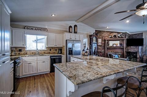 1641 Davis Rd, Terry, MS 39170 photo 4