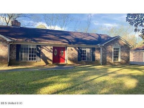 135 Yucca Dr, Jackson, MS 39211 photo 2