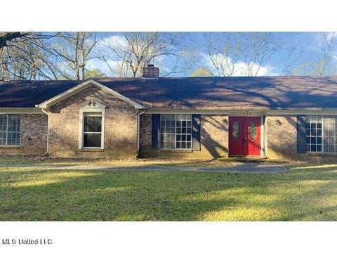 135 Yucca Dr, Jackson, MS 39211 photo 1