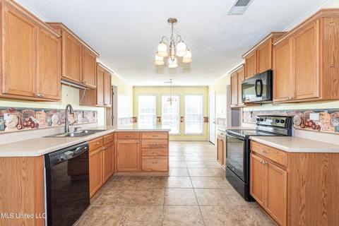 9500 Taylor Dr, Olive Branch, MS 38654 photo 7