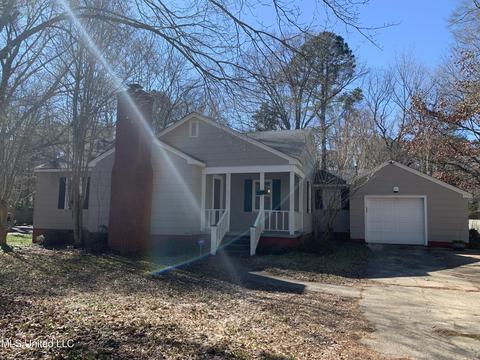 310 Colonial Cir, Jackson, MS 39211 photo 1
