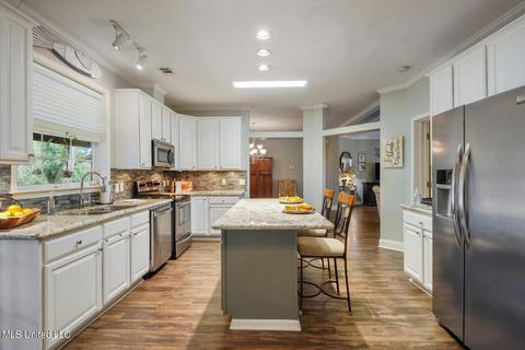 233 S Lang Ave, Long Beach, MS 39560 photo 10