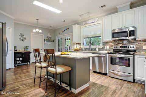 233 S Lang Ave, Long Beach, MS 39560 photo 8