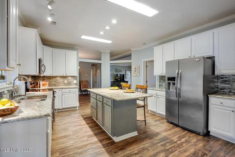 233 S Lang Ave, Long Beach, MS 39560 photo 9