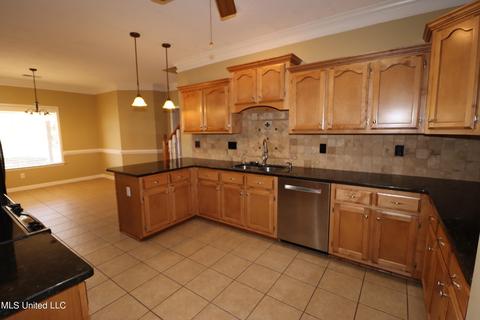 12405 Hillary Step Dr, Olive Branch, MS 38654 photo 11