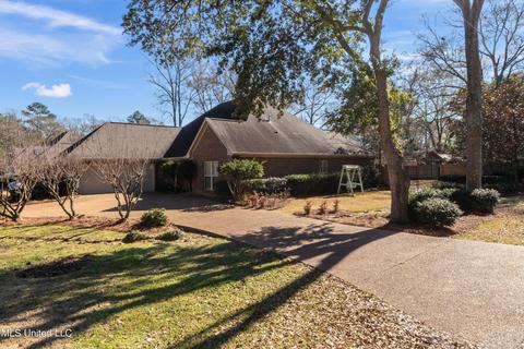 1413 Fontaine Dr, Jackson, MS 39211 photo 2