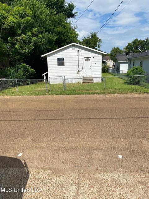 1113 Fox St, Grenada, MS 38901 photo 1