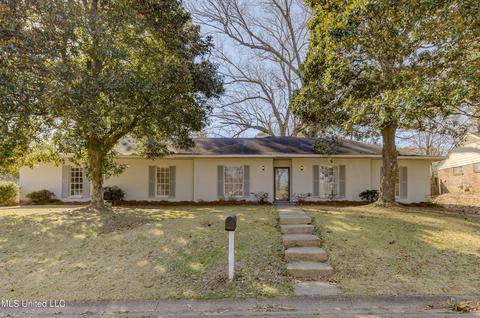 1224 Pineview Dr, Clinton, MS 39056 photo 1