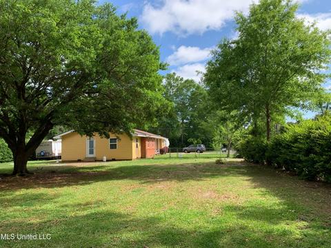 107 N Fifth St, Wiggins, MS 39577 photo 3