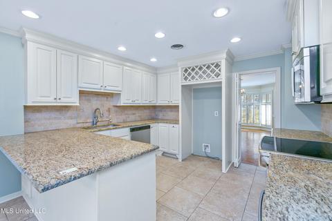 5430 Saratoga Dr, Jackson, MS 39211 photo 3