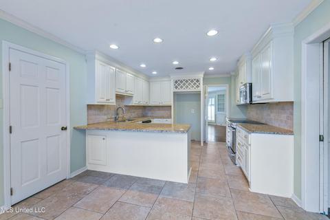 5430 Saratoga Dr, Jackson, MS 39211 photo 5