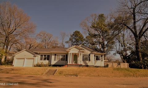 1806 Linden Pl Pl, Jackson, MS 39202 photo 1