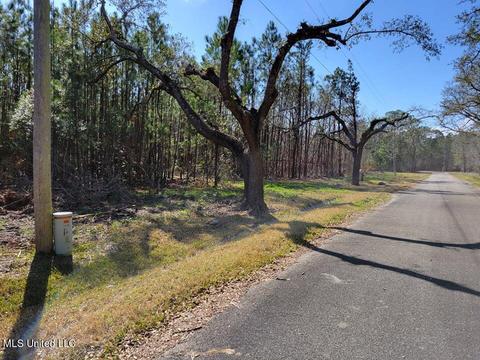 5025 Red St, Waveland, MS 39576