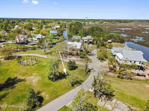 10058 E Shorecrest Rd, Biloxi, MS 39532 photo 3