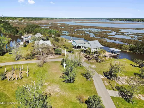 10058 E Shorecrest Rd, Biloxi, MS 39532 photo 4