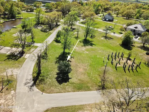 10058 E Shorecrest Rd, Biloxi, MS 39532 photo 6