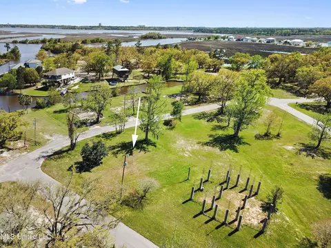 10058 E Shorecrest Rd, Biloxi, MS 39532 photo 2