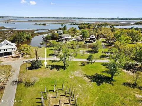 10058 E Shorecrest Rd, Biloxi, MS 39532 photo 5