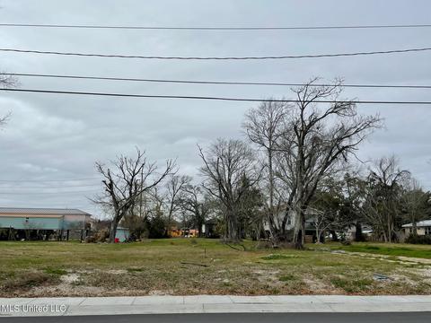 177 Maple St, Biloxi, MS 39530 photo 2