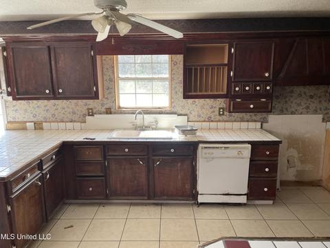 38 Oak Ln, Collins, MS 39428 photo 9