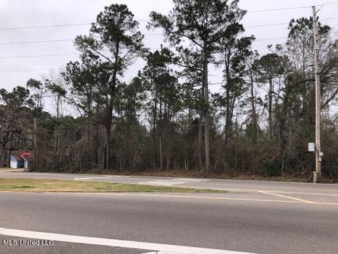 5583 E Diamondhead Dr, Diamondhead, MS 39525 photo 1