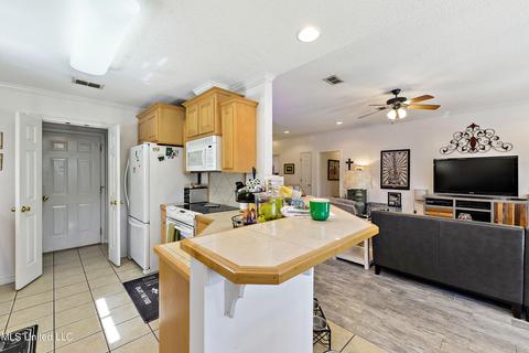 456 Pinecrest Cir, Long Beach, MS 39560 photo 9