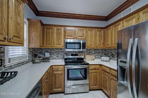 2 Village Green Cir, Jackson, MS 39211 photo 10