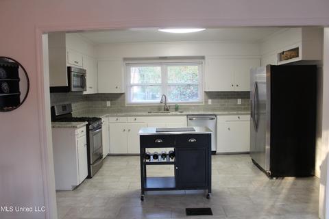 1827 Parkridge Dr, Jackson, MS 39211 photo 2