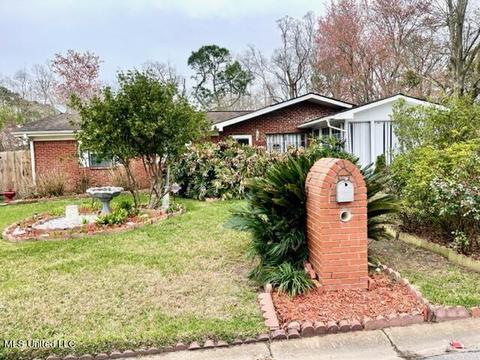 5607 Rose Dr, Moss Point, MS 39563 photo 1