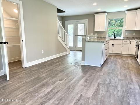 945 Makiki Dr, Diamondhead, MS 39525 photo 2