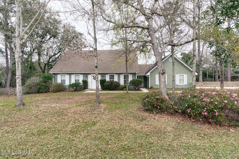 5427 E Diamondhead Dr, Diamondhead, MS 39525 photo 3