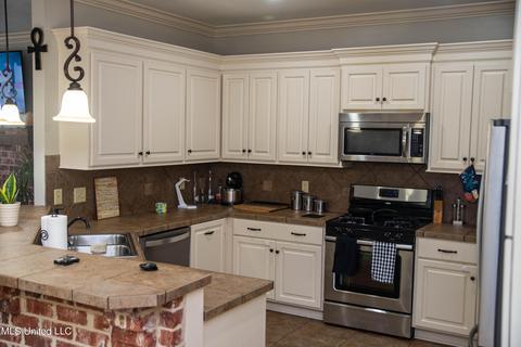 104 Britton Circle Cir, Flowood, MS 39232 photo 3