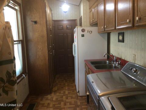416 Springwood Cir, Terry, MS 39170 photo 11