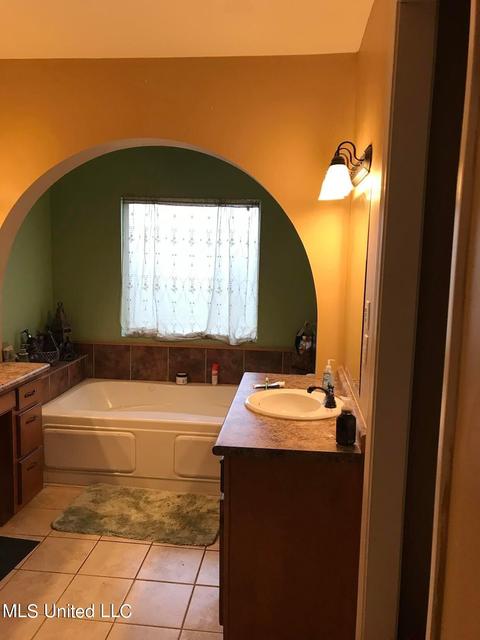 5444 Poplar Corner Rd, Walls, MS 38680 photo 5