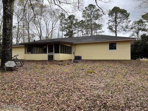 320 Elmer Ave, Wiggins, MS 39577 photo 3
