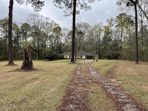 320 Elmer Ave, Wiggins, MS 39577 photo 2