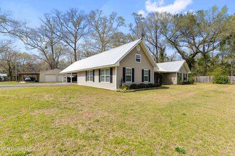 17425 Della Roper Rd, Moss Point, MS 39562 photo 2