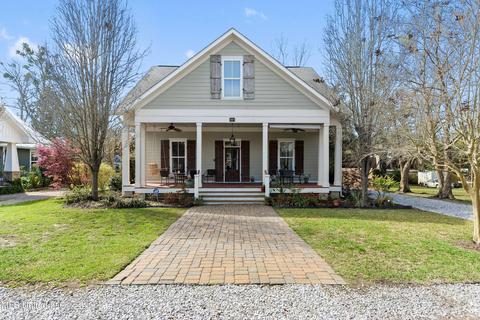 1110 La Fontaine St, Ocean Springs, MS 39564