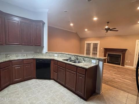 464 Pinecrest Cir, Long Beach, MS 39560 photo 6