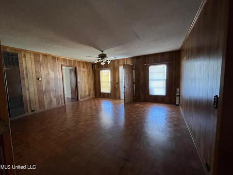 53 Sharkey St, Rolling Fork, MS 39159 photo 2