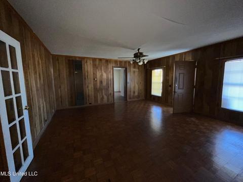 53 Sharkey St, Rolling Fork, MS 39159 photo 3
