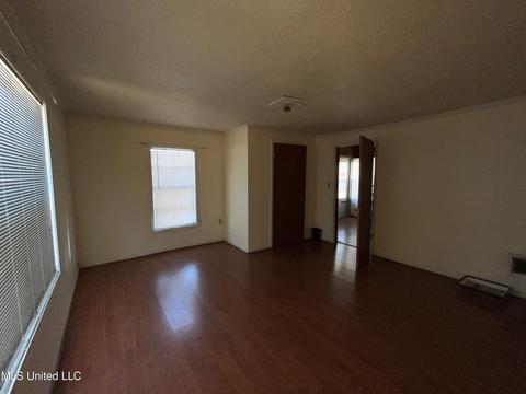 53 Sharkey St, Rolling Fork, MS 39159 photo 4