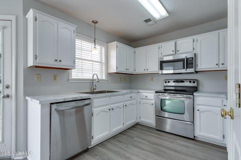9819 Michael Lee Cv, Olive Branch, MS 38654 photo 9