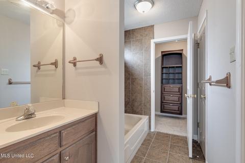 9819 Michael Lee Cv, Olive Branch, MS 38654 photo 15