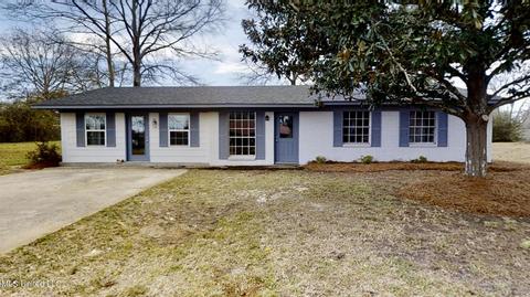 104 NE Colonial Dr, Magee, MS 39111 photo 1