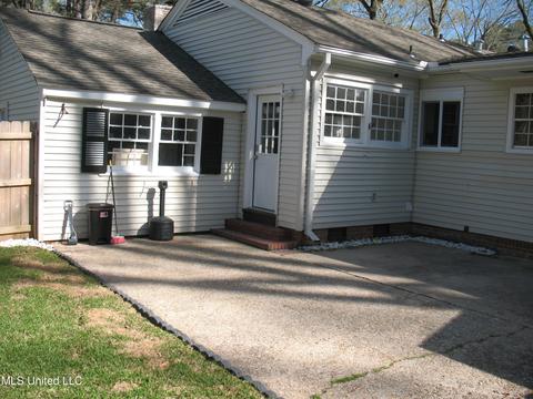 4043 Hawthorn Dr, Jackson, MS 39206 photo 8