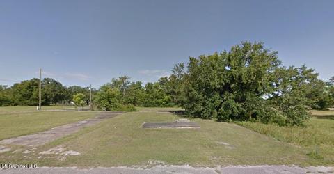 185 Pine St, Biloxi, MS 39530 photo 1