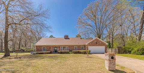 6213 Winthrop Cir, Jackson, MS 39206 photo 1