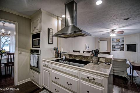 4320 Roswell Ct, Jackson, MS 39211 photo 8
